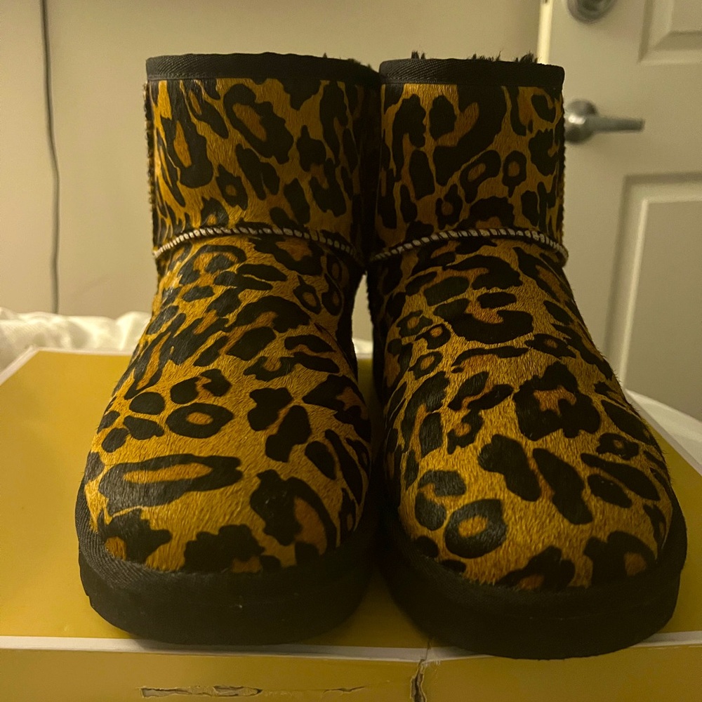 Beautiful Cheetah UGGS